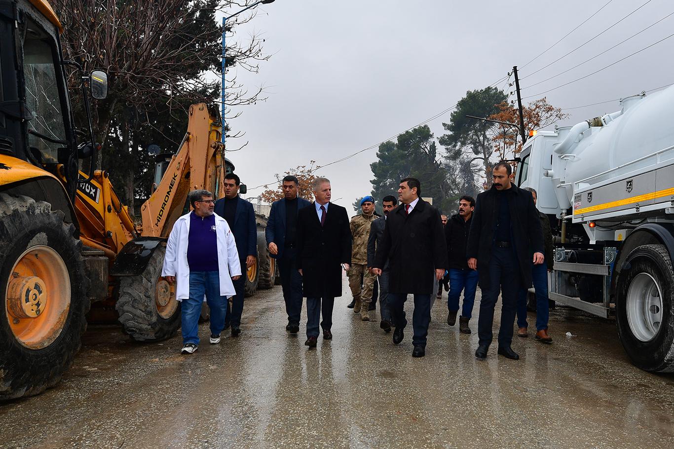 Vali Gül, Cerablus'ta incelemelerde bulundu Vali Gül, Cerablus'ta incelemelerde bulundu